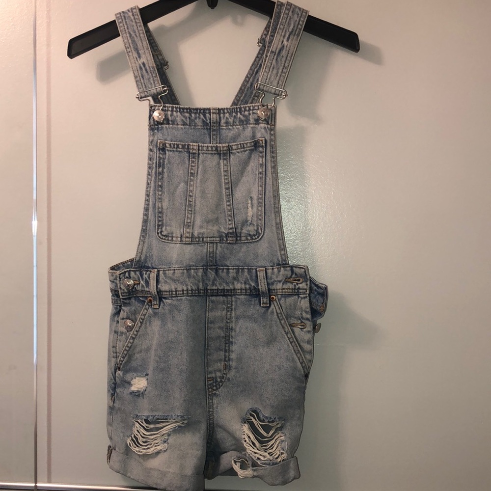 Ripped overall shorts